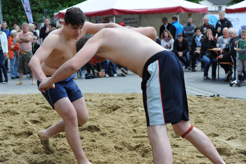 Beach Wrestling097.JPG