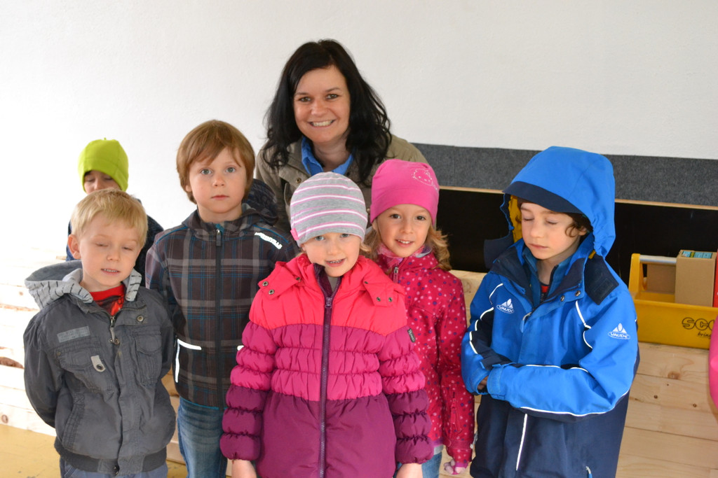 02 Begleitperson und Mutter Petra Nohr mit Philipp_ Janik_ Maria_ Ramona und Luis_JPG-1369335956