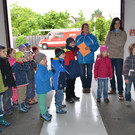 07 Der Kindergarten Spielwiese besucht die Feuerwehr Gisingen_JPG-1369336165