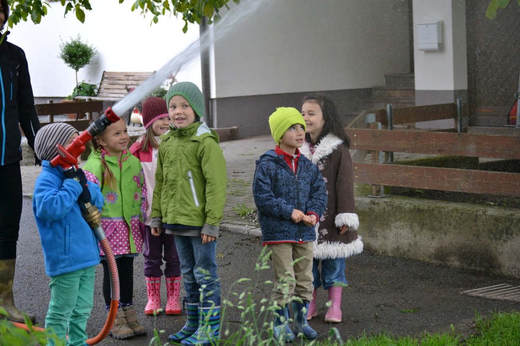 44a Wasser marsch hei__t es f__r die Spielwiese-Kinder_JPG-1369337503