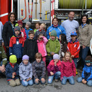 53 Der Kindergarten Spielwiese besucht die Feuerwehr Gisingen_JPG-1369337965