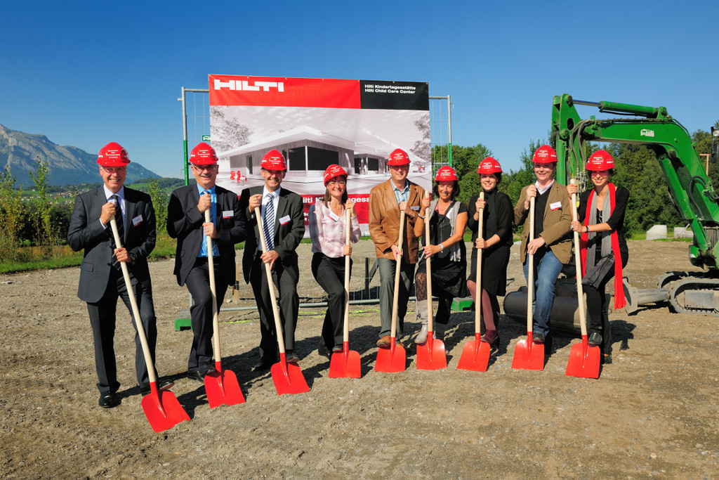 Hilti_Spatenstich_KITA_rgb_jpg-1369634060