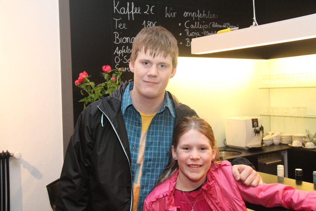 Garbiel mit seiner Schwester Selina.JPG