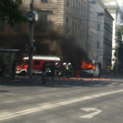 Leserreporter berichten von Fahrzeugbrand in Wien-Josefstadt