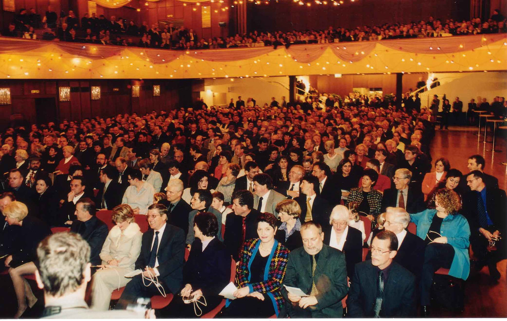 Voller Saal_jpg-1369916962