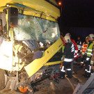 Menschenrettung auf der S1 nach schwerem Lkw-Unfall