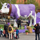 Milka-Städtetour mit lila Riesen-Kuh
