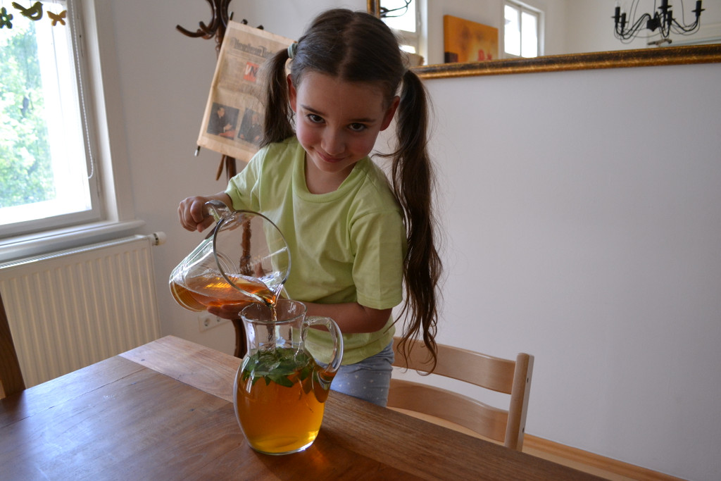 03 Gie__e mit Apfelsaft auf_JPG-1370719146