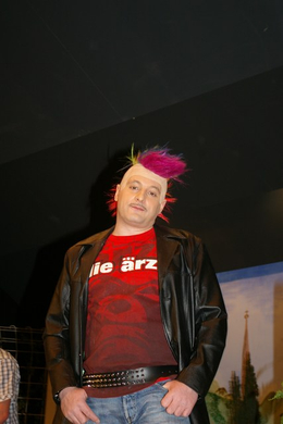 mini-bea_FraschtnerB__hne_Premiere_UnsereliebenNachbarn 049.jpg