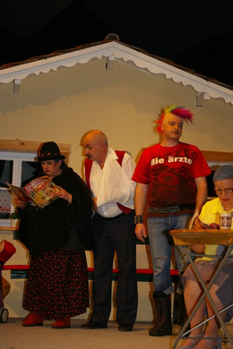 mini-bea_FraschtnerB__hne_Premiere_UnsereliebenNachbarn 093.jpg