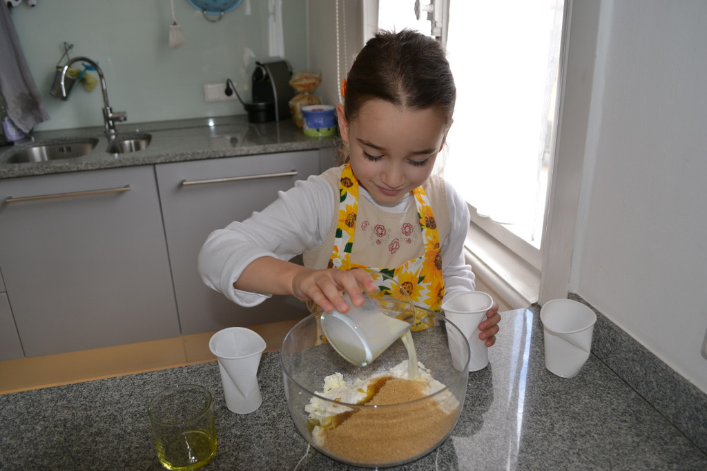 02 Gib alle Zutaten in eine Teigsch__ssel____JPG-1371120451