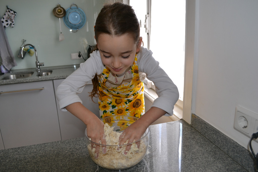 03 ___und knete sie zu einem Teig_JPG-1371120494