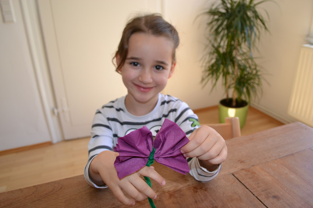 07 Nun hat deine Blume auch einen St__ngel_JPG-1371121882