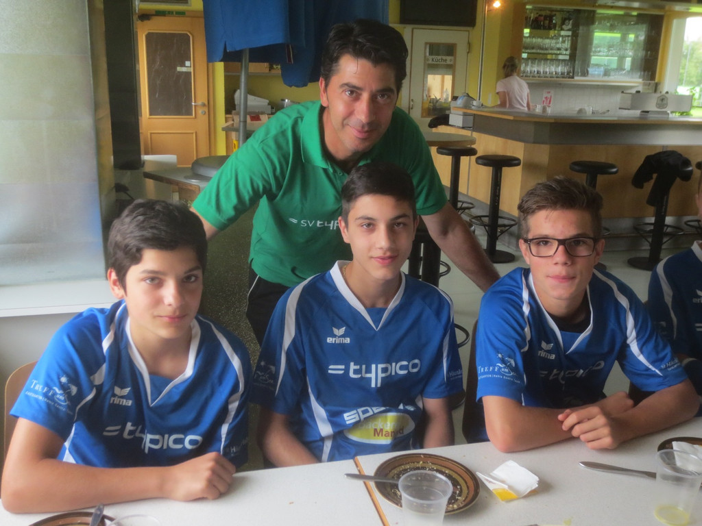 Fussball U 15 Fr__hst__ck 15-06-2013 _5__jpg-1371312799