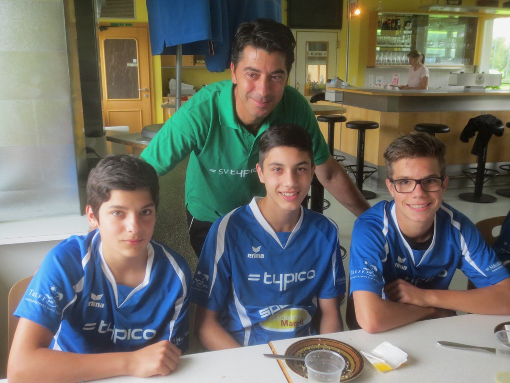 Fussball U 15 Fr__hst__ck 15-06-2013 _6__jpg-1371312804