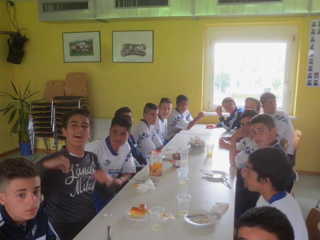 Fussball U 15 Fr__hst__ck 15-06-2013 _8__jpg-1371312813