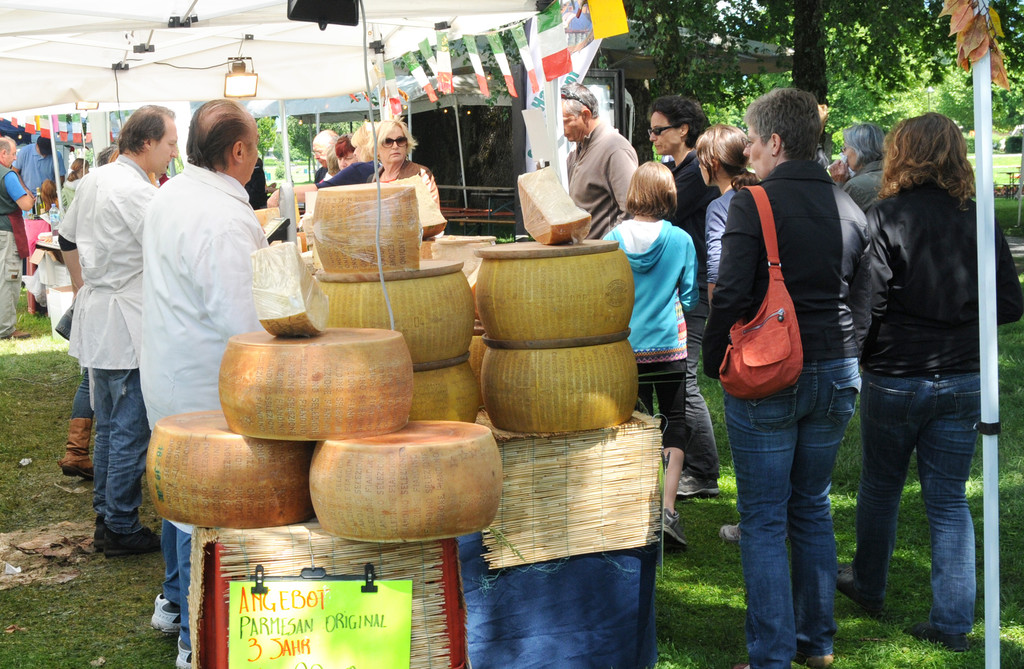 Piemontmarkt 28_05_2011 2_jpg-1371575634