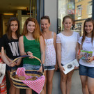 004 Beyza_ Rhea_ Eva-Maria_ Aline_ Elisabeth und Laura beim Verkauf von DABO-Br__tchen_JPG-1371715796