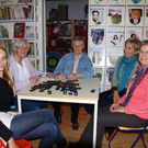 Vergnügtes Spielen in geselliger Runde