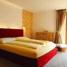 Hotel Sonnenhof Zirbenzimmer.jpeg