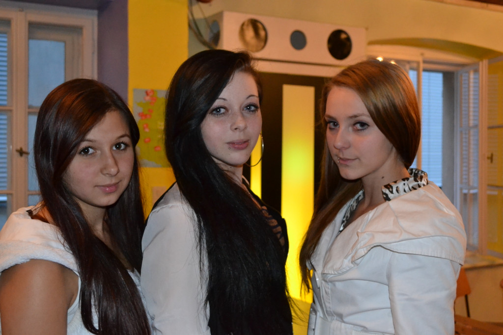 07 Janine Vergud _14__ Nadine Kogler _15_ und Jessica Steiner _15_ kommen regelm____ig ins Graf Hugo_JPG-1372532998