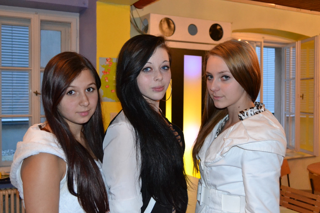 08 Janine Vergud _14__ Nadine Kogler _15_ und Jessica Steiner _15_ kommen regelm____ig ins Graf Hugo_JPG-1372533050
