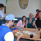 13 Viel Spa__ gabs beim gemeinsamen Essen_JPG-1372533279