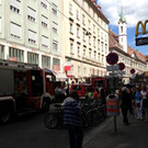 Feuerwehr-Einsatz vor McDonald\'s-Filiale beim Stephansplatz
