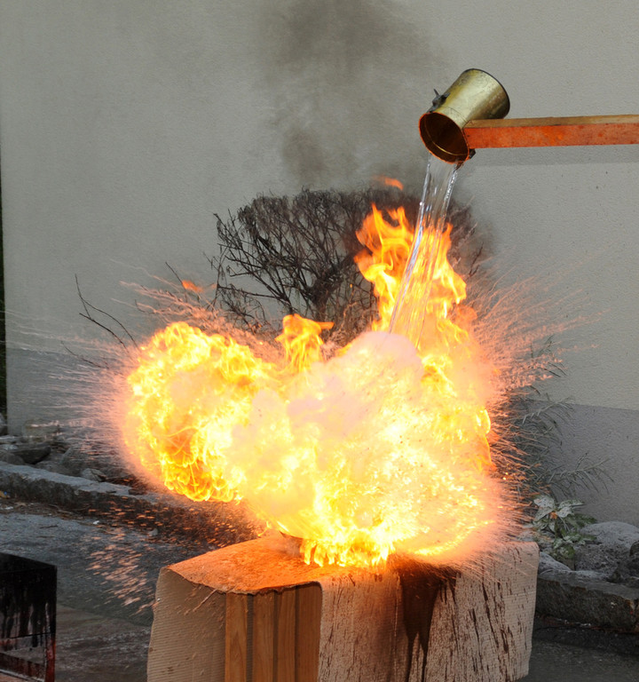 Feuerwehr Wasser _ Fett1_jpg-1372694319