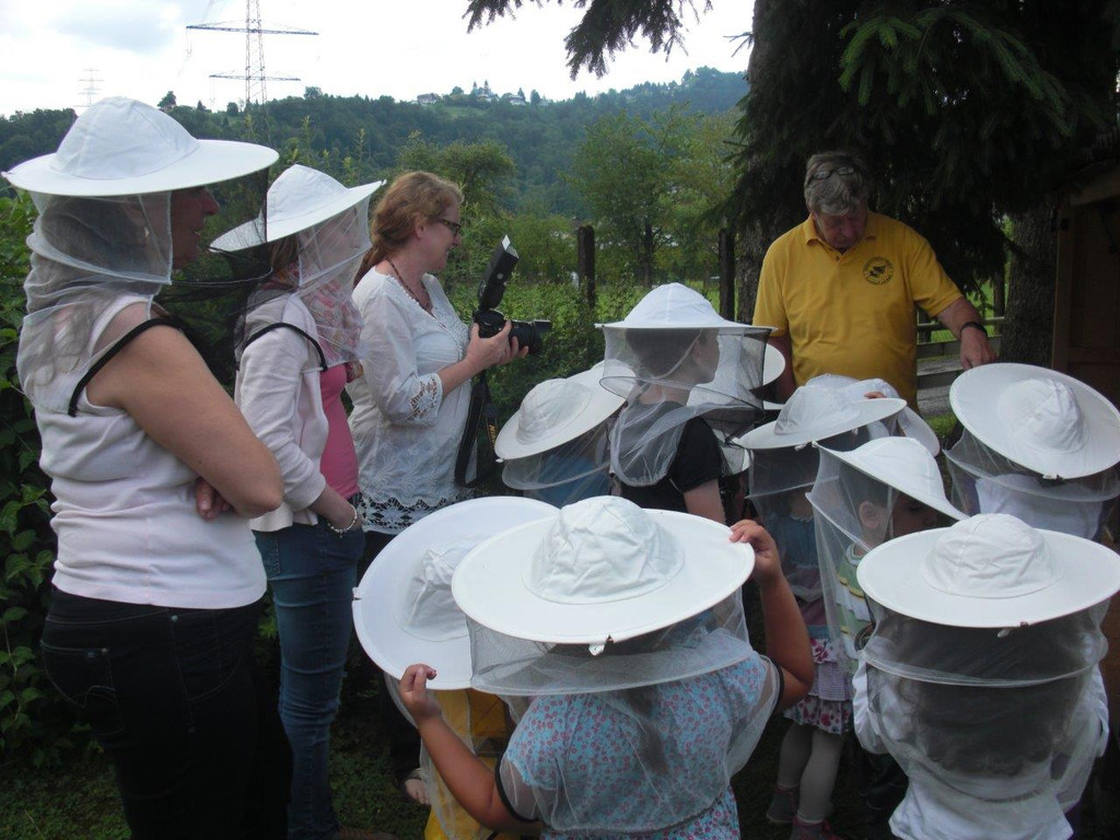 CIMG0908 Bei den Bienen.jpg