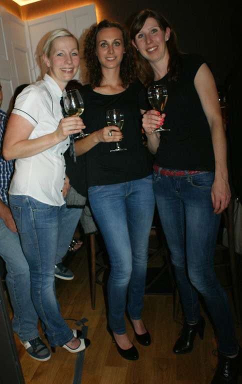 Sch__ne Damen_JPG-1372972334