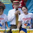 New York: 69 Hotdogs in 10 Minuten: "Jaws" siegt erneut