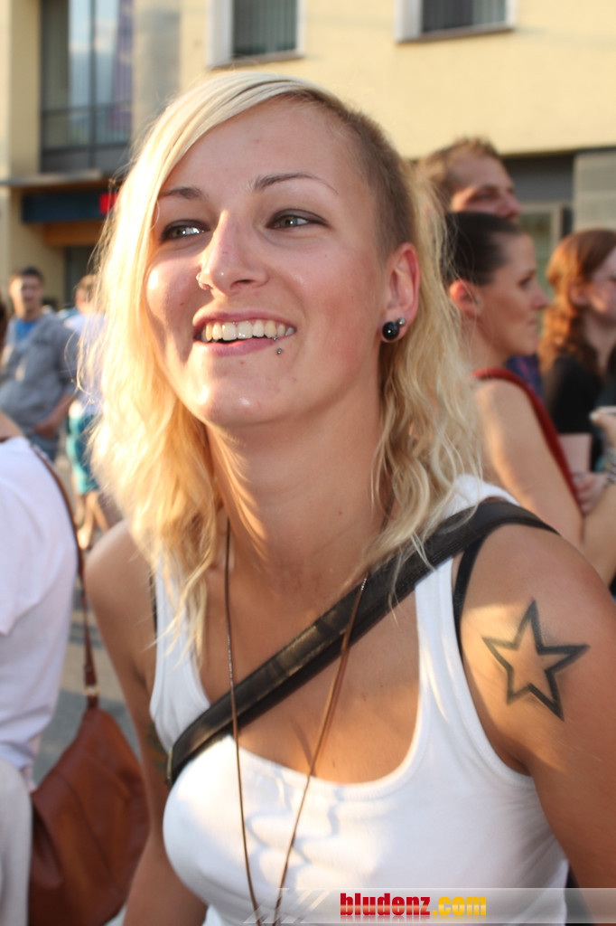 12995042.jpg