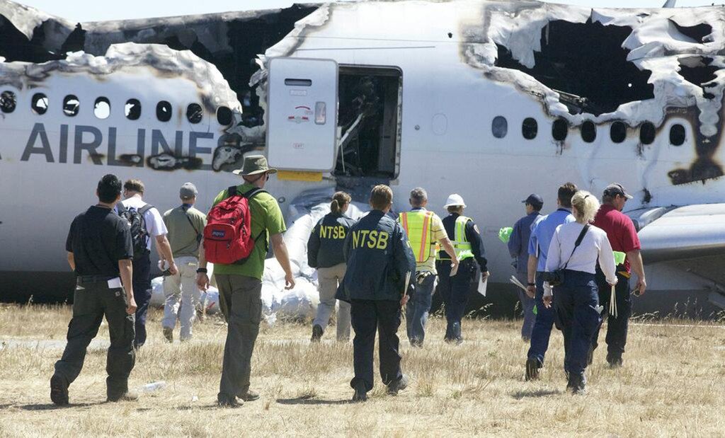 2013-07-07T233327Z_20892769_GM1E9780KRE01_RTRMADP_3_USA-CRASH-ASIANA.JPG