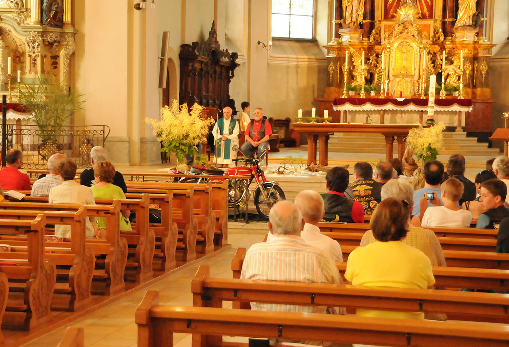 Honda in der Kirche_jpg-1373287765