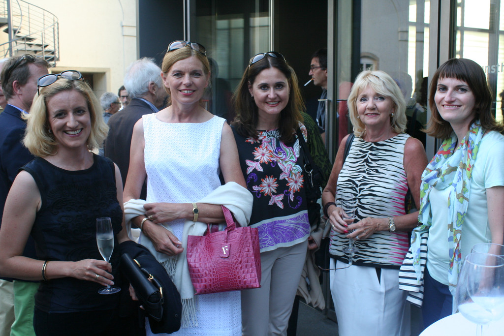 Zahlreiche Kunstfreunde kamen zur Ausstellungser__ffnung_JPG-1373704924