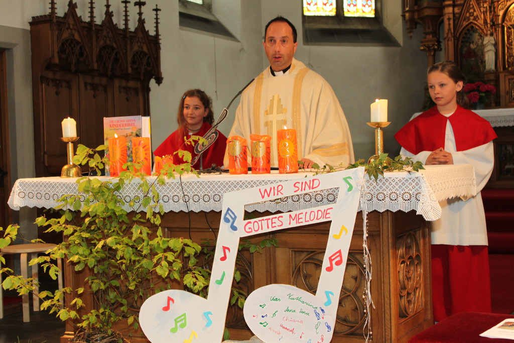 pfarrer pio bei der erstkommunion in fraxern__c_ kam_jpg-1373955028