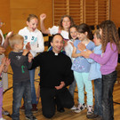 Pio Reinprecht_ein Pfarrer der auf die Menschen zugeht_auch bei Kindern sehr beliebt__c_san_jpg-1373955034