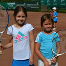 02 Nika _8_ und Leonie _8_ nehmen zum ersten Mal am Tenniscamp teil_JPG-1374083737