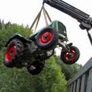Traktor kippt in St. Gallenkirch über Böschung