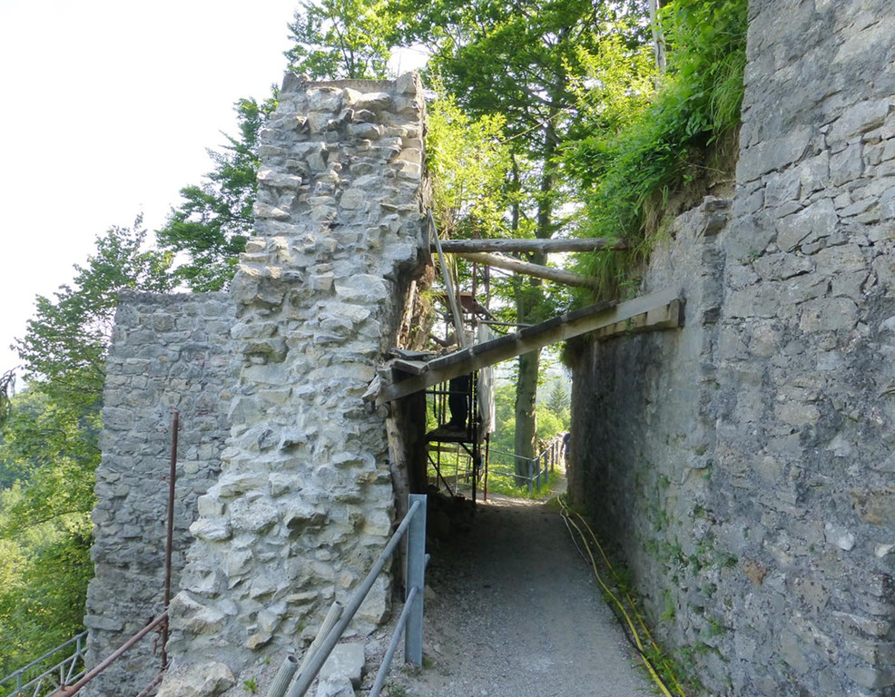 Ruine2Turm_jpg-1374443460