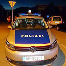 Pkw stürzt auf Gleise