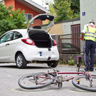 Radfahrerin kollidiert mit Pkw