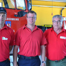 85 Vizekommandant Markus Mayr_ Kommandant Wolfgang St__cklmair und Feuerwehrmann Fred _Franz Semmler__JPG-1375382653