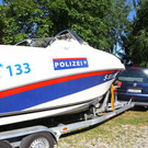 Polizeiboot im Wasser