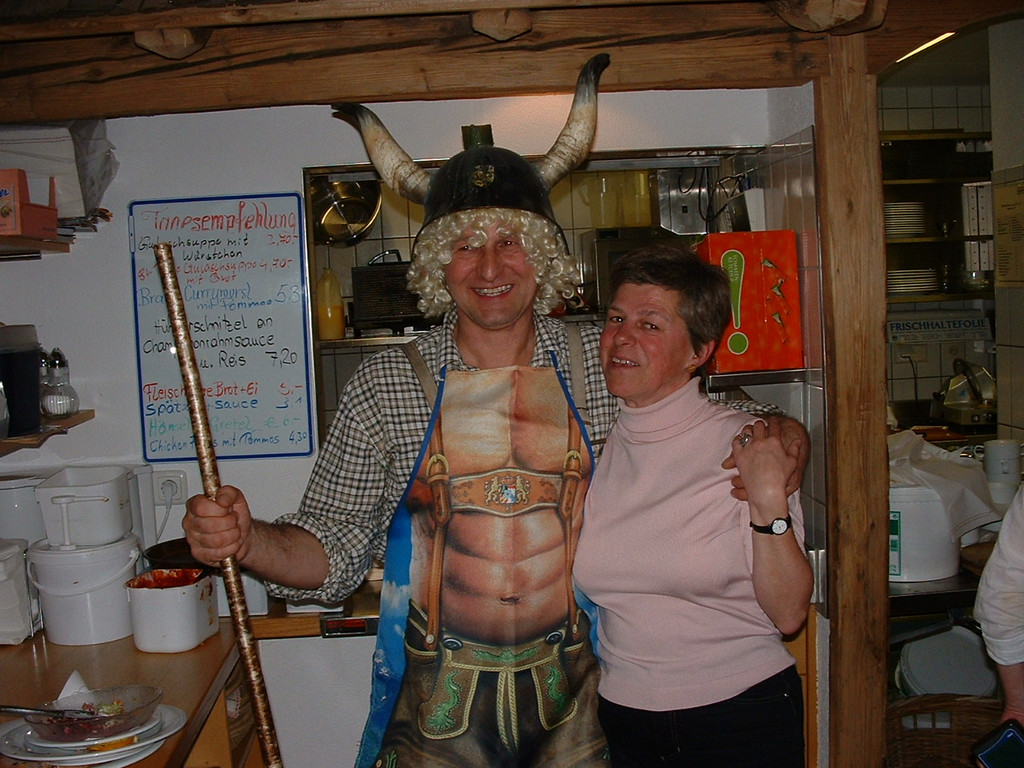 41 auch der Hausgeist begr____te die G__ste 1_JPG-1375616228