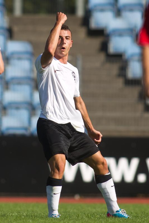 file6bbzzqiuqj53u62d43d_jpg-1376210578