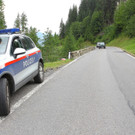 Au: Motorradfahrer stürzt Tobel hinab