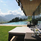 DAS GOLDBERG_Infinity Pool mit Liegen.jpg