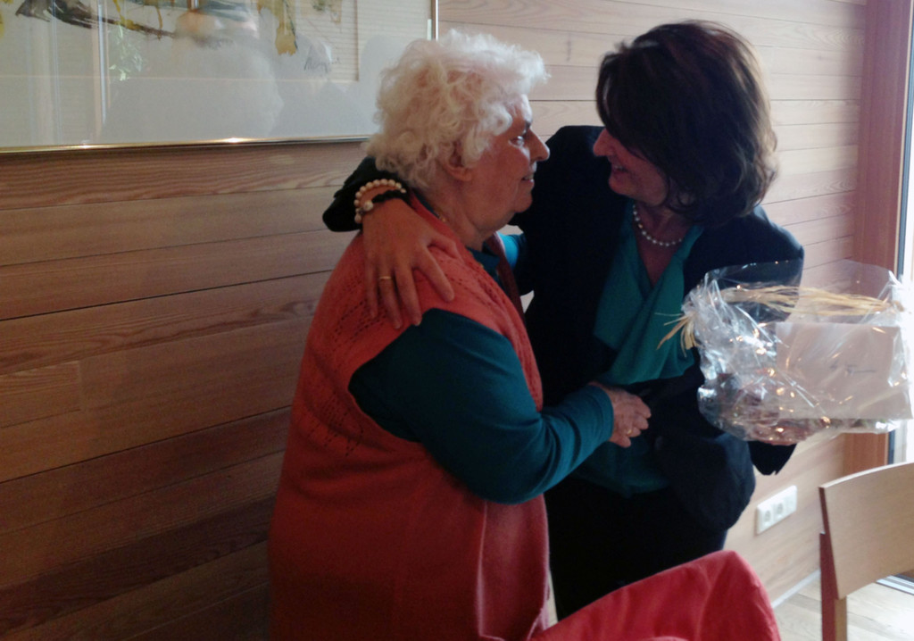 oma_90er_conny_jpg-1377946949